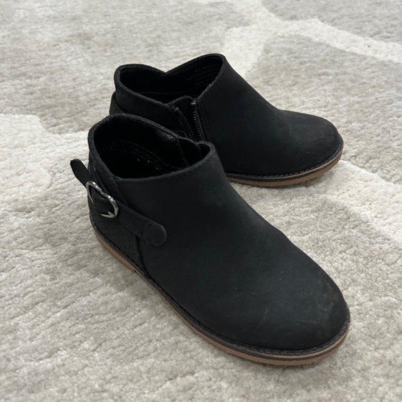 Childrens place ankle boots 2 pairs - Picture 3 of 4